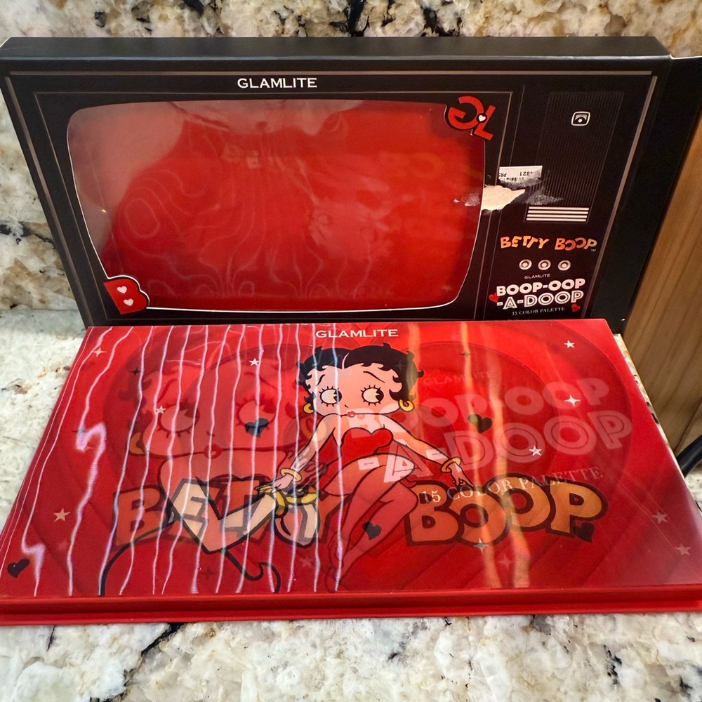 NWT Betty Boop x Glamlite 15 Eyeshadow Holographic Palette - Picture 3 of 14